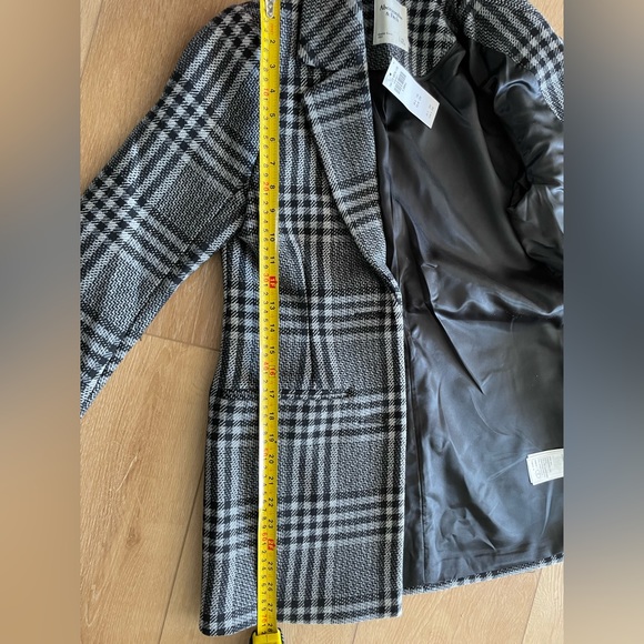 Abercrombie and Fitch Wool Blend Blazer. - Picture 6 of 12